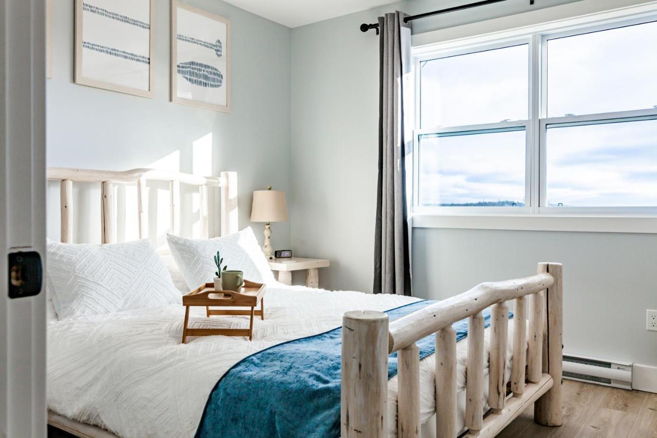 New English Point Oceanfront Living With Hot Tub Apartment Head of Jeddore Bagian luar foto