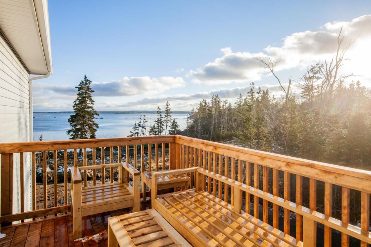 New English Point Oceanfront Living With Hot Tub Apartment Head of Jeddore Bagian luar foto